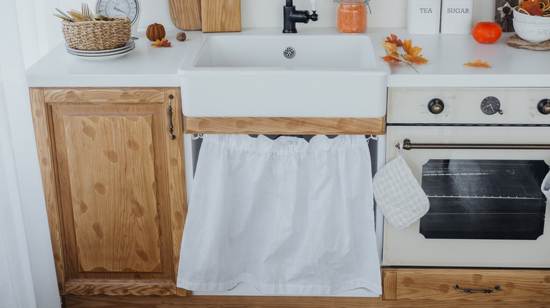 White curtain undernder kitchen sink