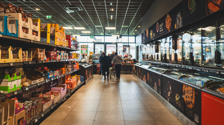 Aldi storefront with parking lot