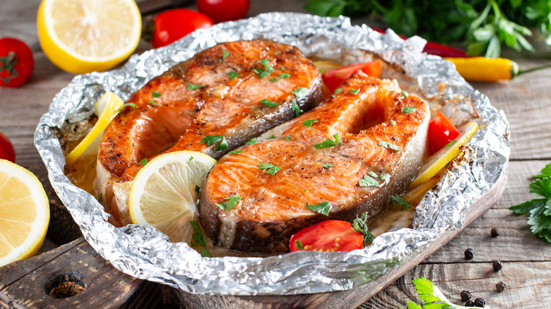 fish in foil with lemon and tomatoes