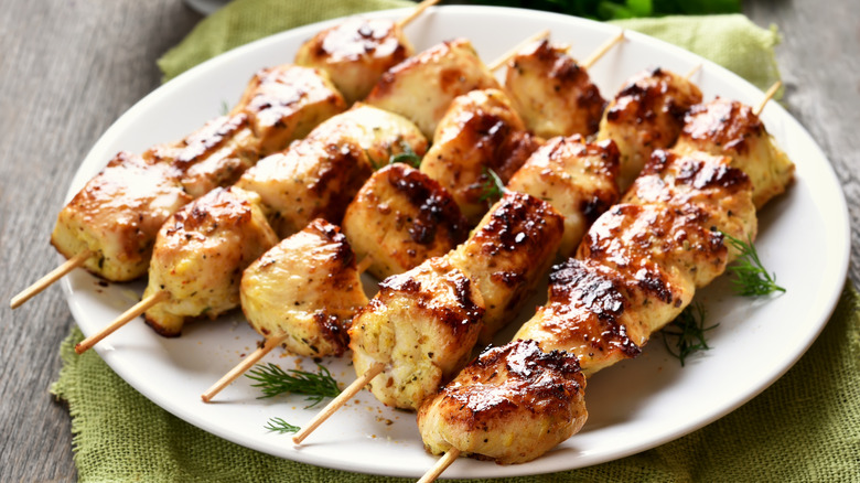 A plate of juicy chicken kebabs