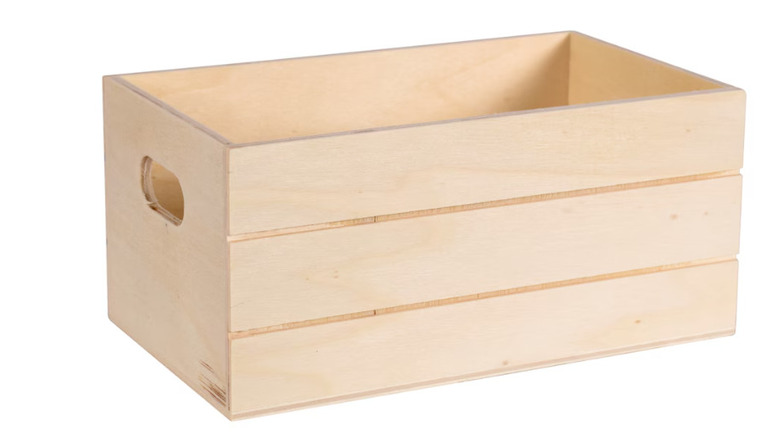 DT wooden crate with handles
