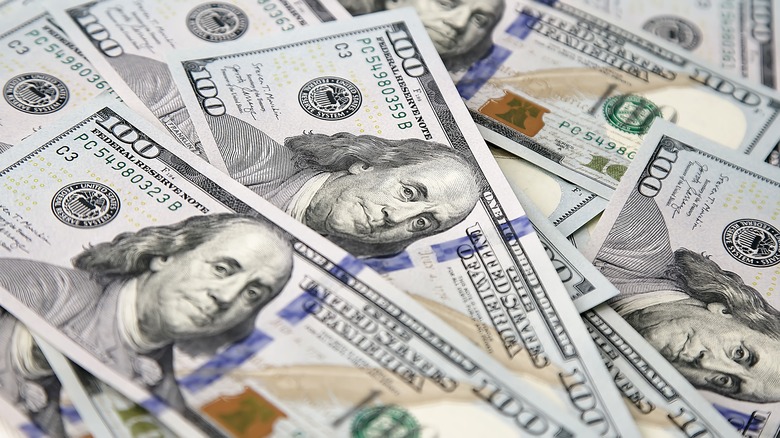 Loose $100 dollar bills