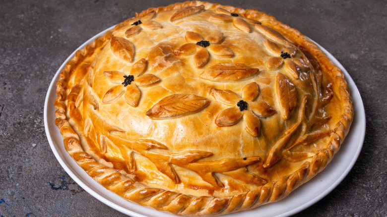 Pie crust with garnish