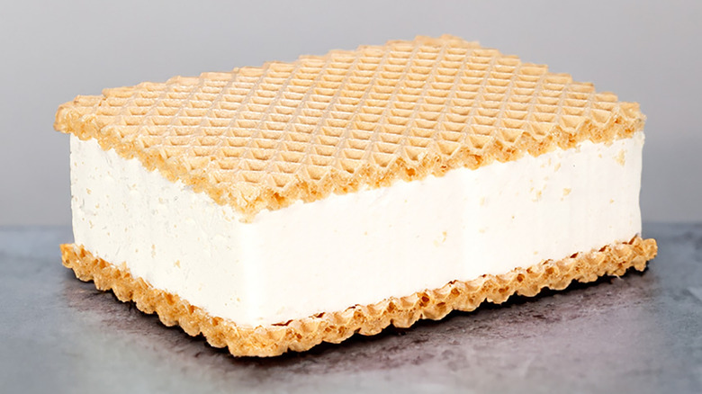 Ice cream sandwich with vanilla wafers