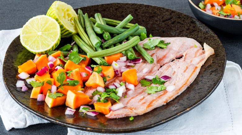 Plate with green beans, filet of fish, and papaya salsa