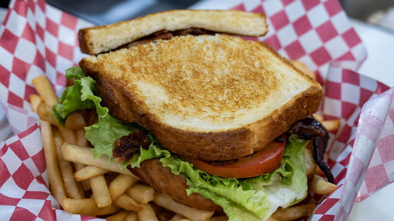BLT sandwich with fries
