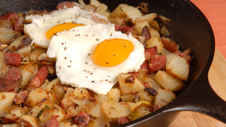 Hash with meat and eggs