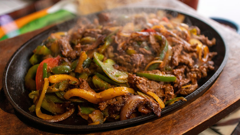 Sizzling fajiita plate with vegetables