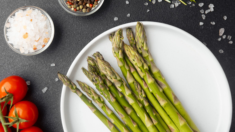 Asparagus spears with garden veggies
