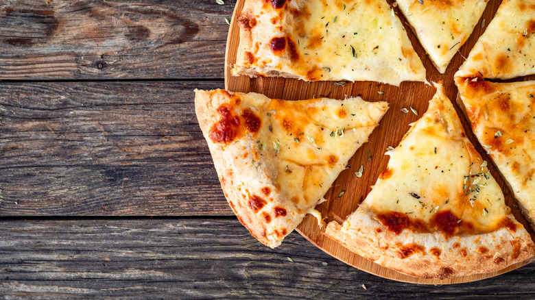 White garlic pizza