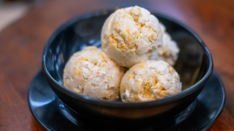 Eggnog ice cream in a black dish
