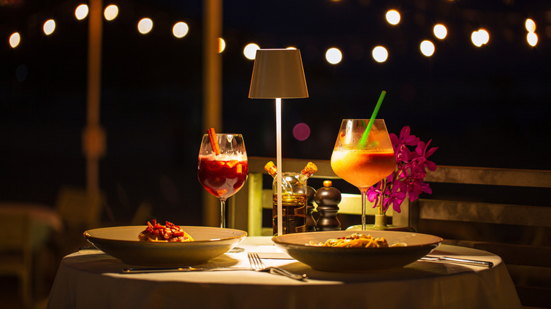 Lighting with dinner table