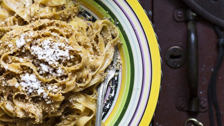 Noodles with almond sauce