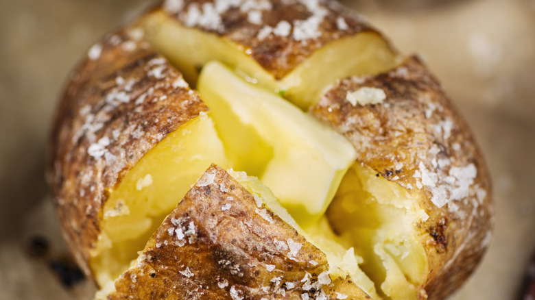 Seasoned baked potato with butter