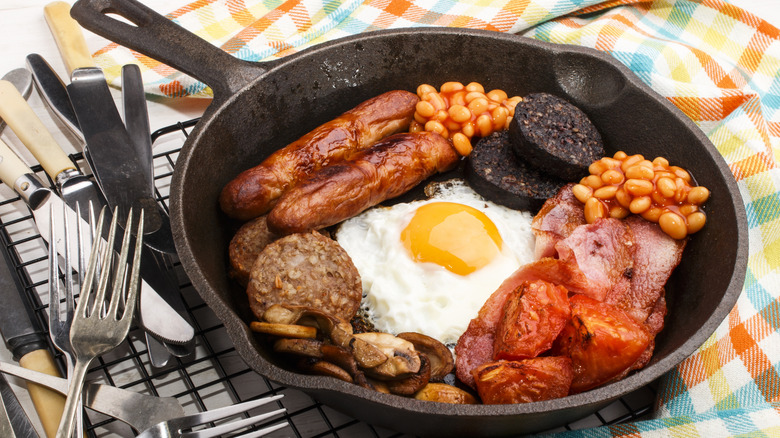 A full Irish breakfast in a skillet
