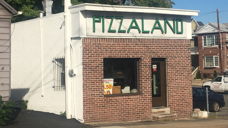 Pizzaland's simple facade