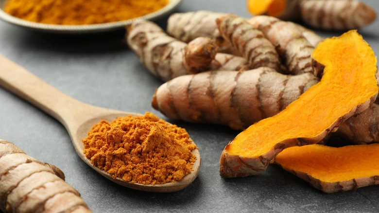 Sliced and powdered turmeric