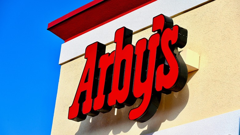 Exterior shot of Arbys' sign