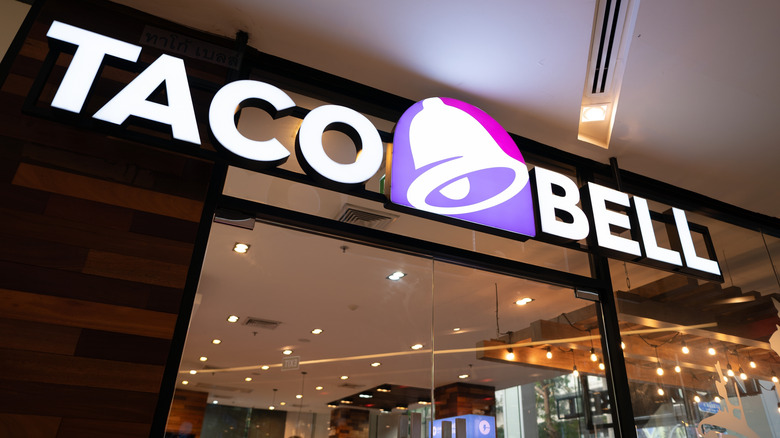 Exterior shot of Taco Bell