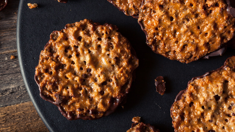 Lace cookies on a plate