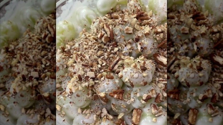 Grape salad with crushed pecans