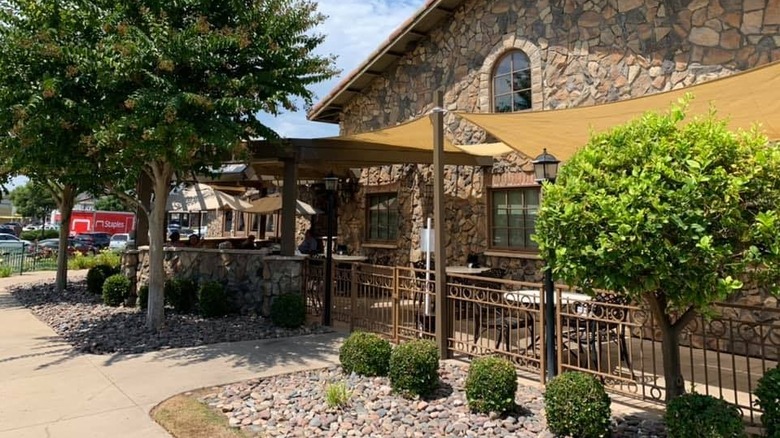 Santee Olive Garden patio seating