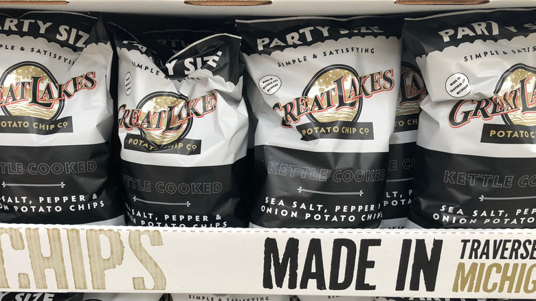 Display of Great Lakes Sea Salt, Pepper & Onion Potato Chips