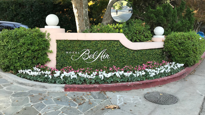 Hotel Bel-Air entrance sign