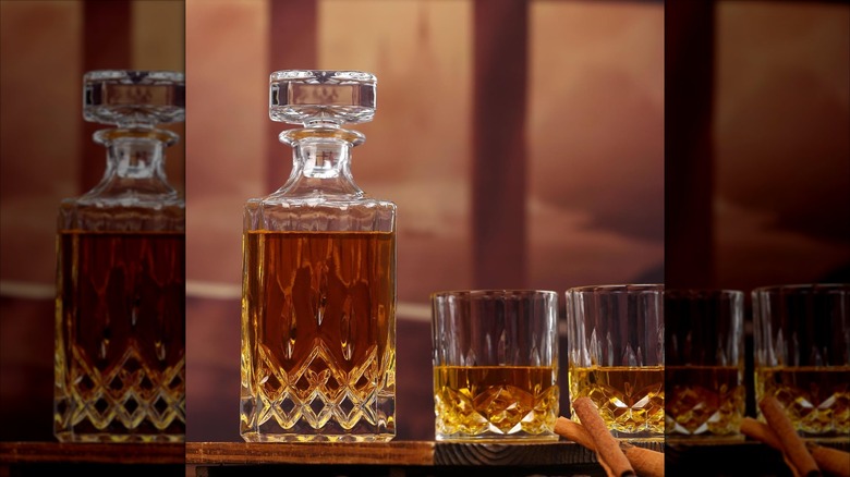 Lorsia Decanter Set