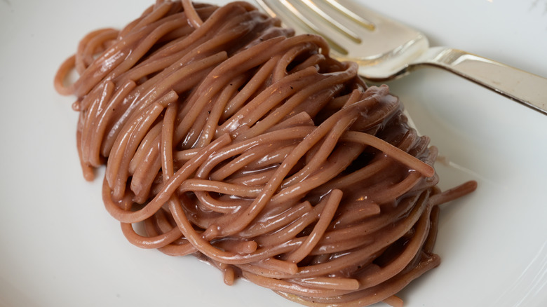 Spaghetti noodles cooked in red wine