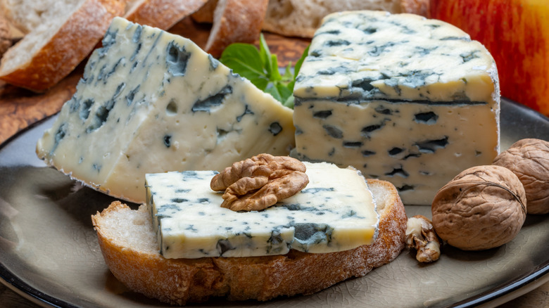 Wedges of Bleu D'Auvergne cheese on slices of bread with nuts