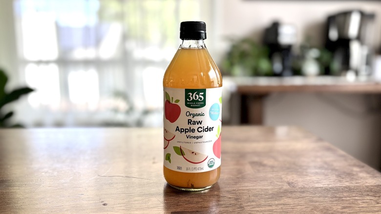 365 by Whole Foods Market Organic Apple Cider Vinegar bottle