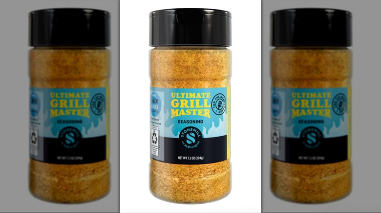 A bottle of Stonemill Grill Master Blend