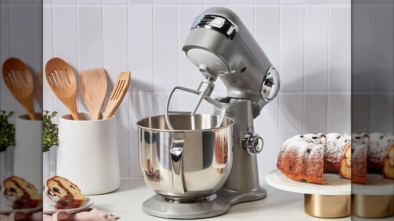 Cuisinart stand mixer in sliver