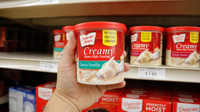 Duncan Hines classic vanilla frosting