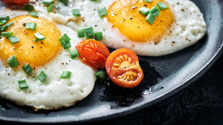 Fried eggs and tomatoes