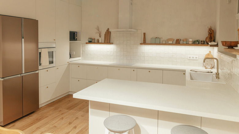 Shelving with additonal lightng