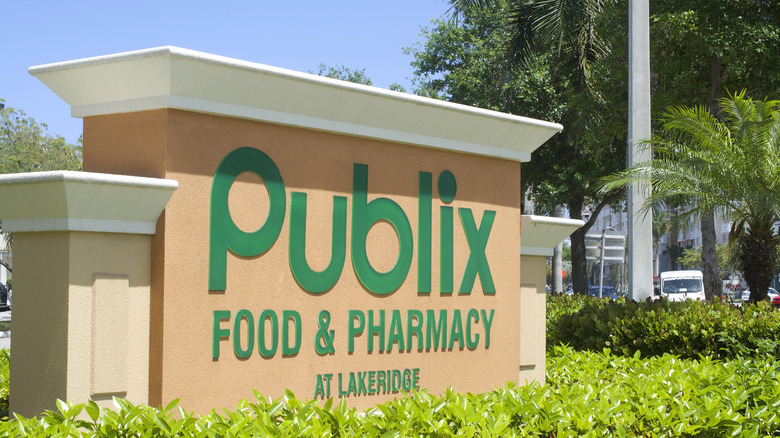 A Publix sign with foliage