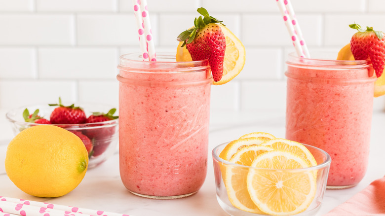 strawberry lemon smoothies in ball jars