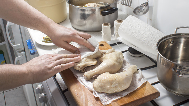 Drying chicken with paper towel