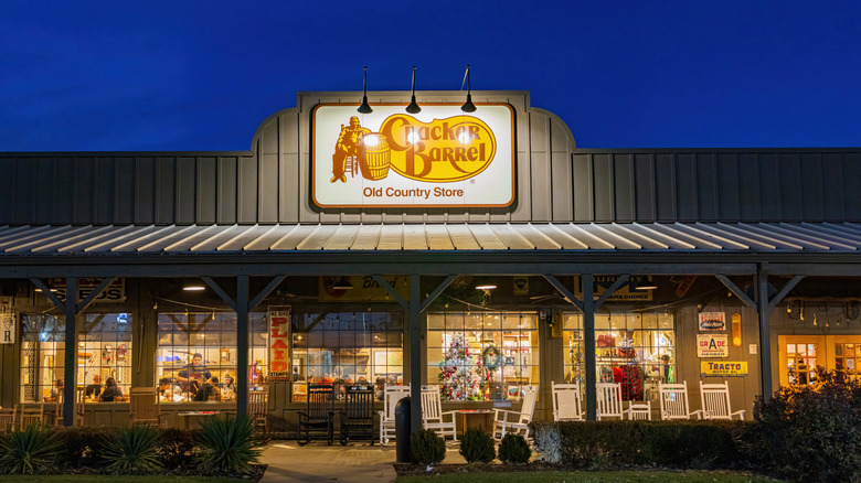 The outside of a Cracker Barrel Old Country Store