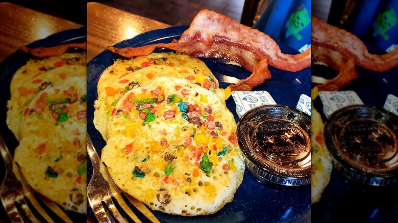 Plate of Cracker Barrel bacon and Confetti Pancakes