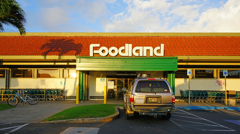 Foodland storefront in Hawaii