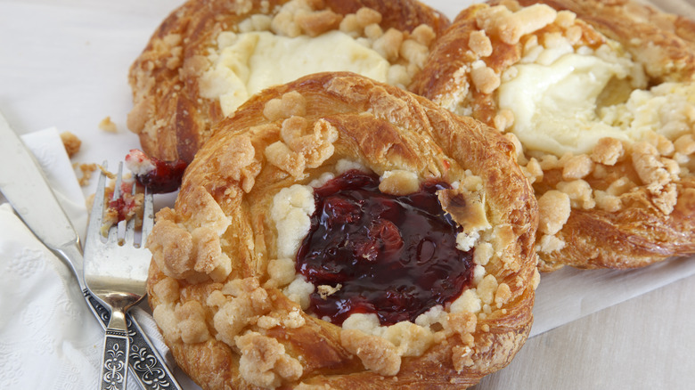 Cream cheese danishes