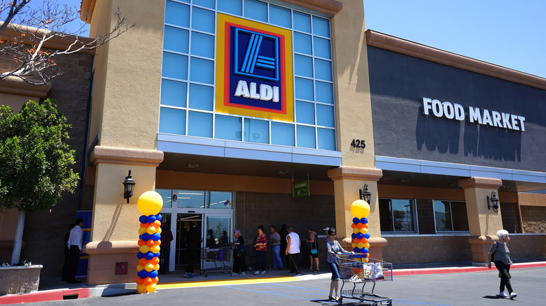 Grand opening of an Aldi in California, showing two columns made of yellow, orange, and blue balloons on either side of the door