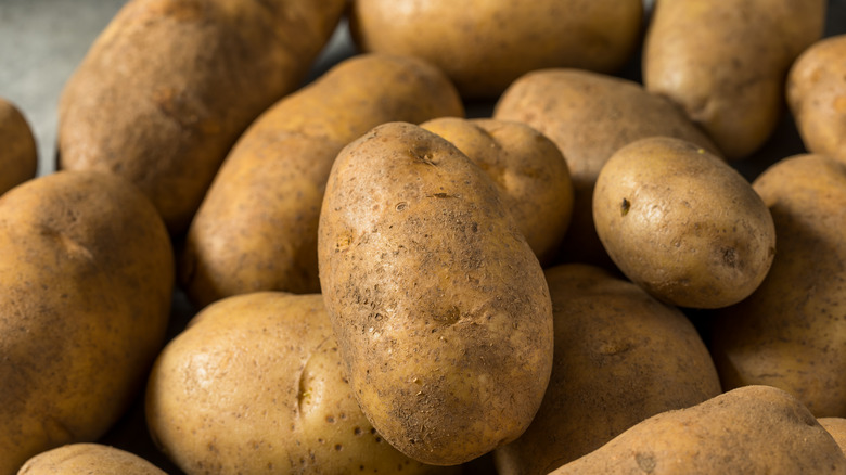 A pile of Russet potatoes