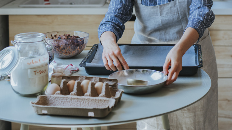 Baking with parchment paper 