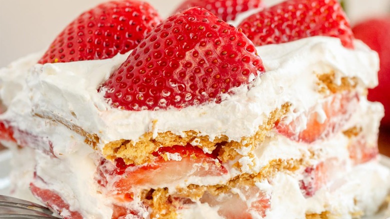 strawberry icebox cake slice close up