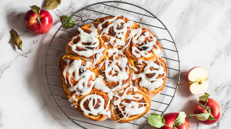 Cinnamon rolls and apples