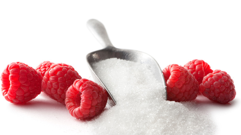 Raspberries with white sugar